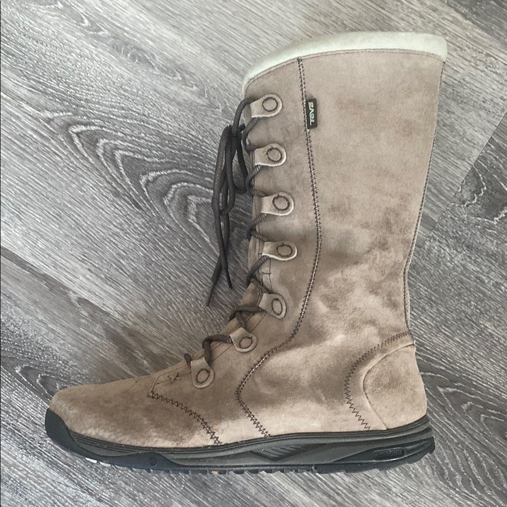 Teva Tan & Mint Green Suede Boots Lace-Up Tons of Details Insulations Boho sz11